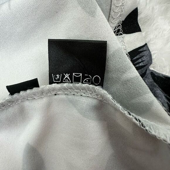 Tango Mango Collection Women's Size M Black Floral Top Crystal Embellished 1/2 Z - Picture 7 of 10